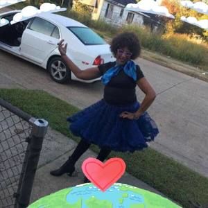 Meet your Posher, Della